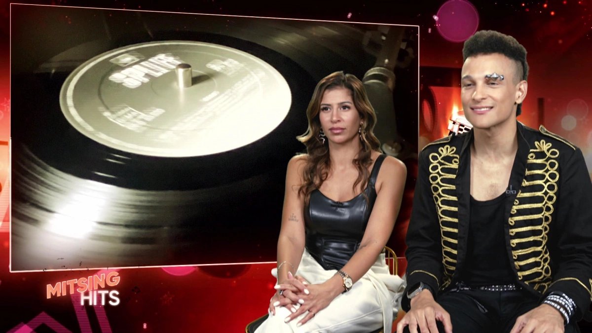 What song will make the whole of Germany sing along? Today the Ultimate Chart Show reveals a big secret 11 Today the Ultimate Charts Show is looking for a song that will make the whole of Germany sing along.