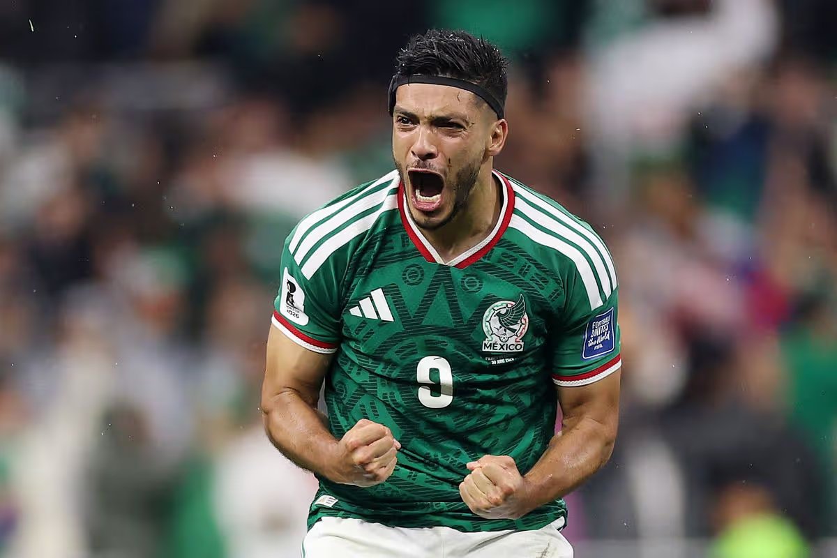 Why does Raul Jimenez wear a headband? The heartbreaking reason why a Mexican player wears a protective belt 12 Raul Jimenez is an important player for Mexico.