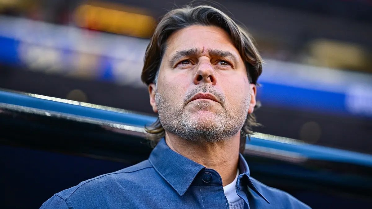 World Cup: Pochettino kicks water bottles as USA trails Belgium 2-1 at halftime 13 Mauricio Pochettino looks at the pitch