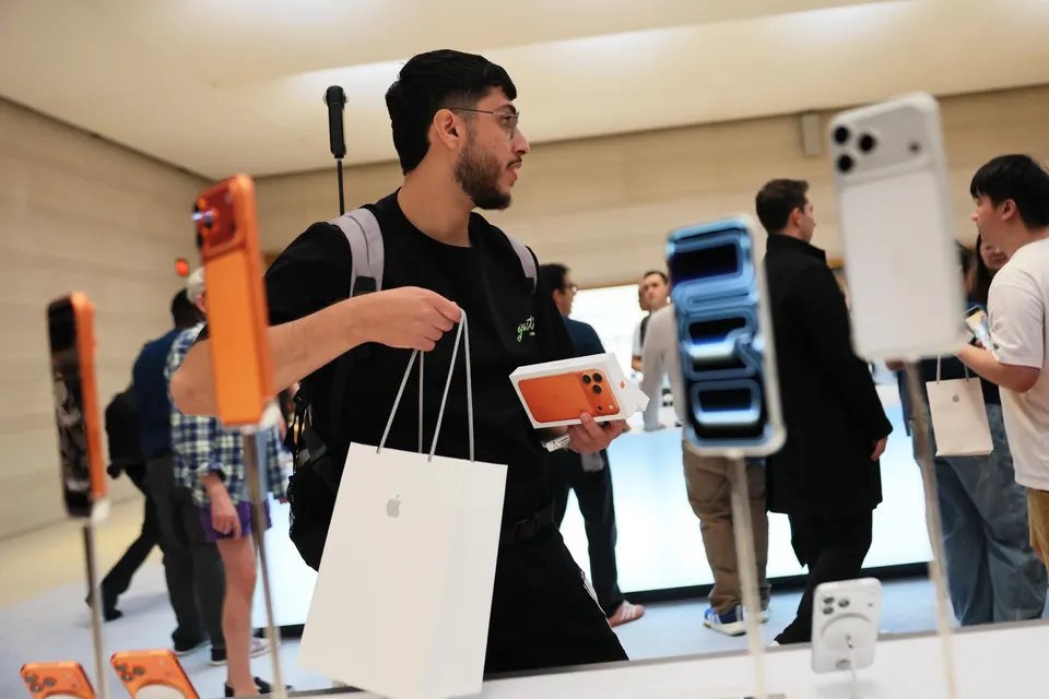iPhone 18 Pro Prices Could Dominate the Market and Start a New Supercycle 11 New iPhone 17 models are on sale in Apple stores nationwide