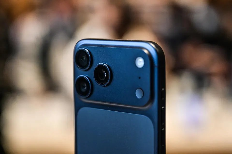 CHINA-ECONOMY-APPLE