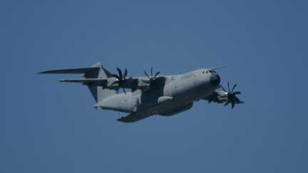 • Direct Fire: An A400M military aircraft converted to fight the flames will be deployed “by the end of July,” Maud Bregeon announces. 25 An Air Force Airbus A400M Atlas military transport aircraft flies over Paris, July 9, 2026. (BENOIT DURAND/HANS LUCAS/AFP)