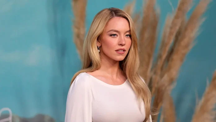 Sydney Sweeney gives subtle nod to boyfriend Scooter Braun in new lingerie campaign