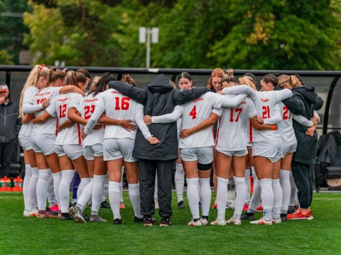 Beavers Fall at Eastern Washington