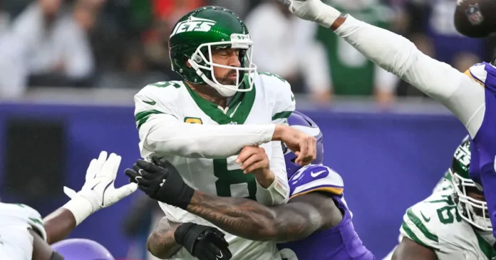 Aaron Rodgers calls out Roman Wilson after costly mistake in Steelers breakout performance